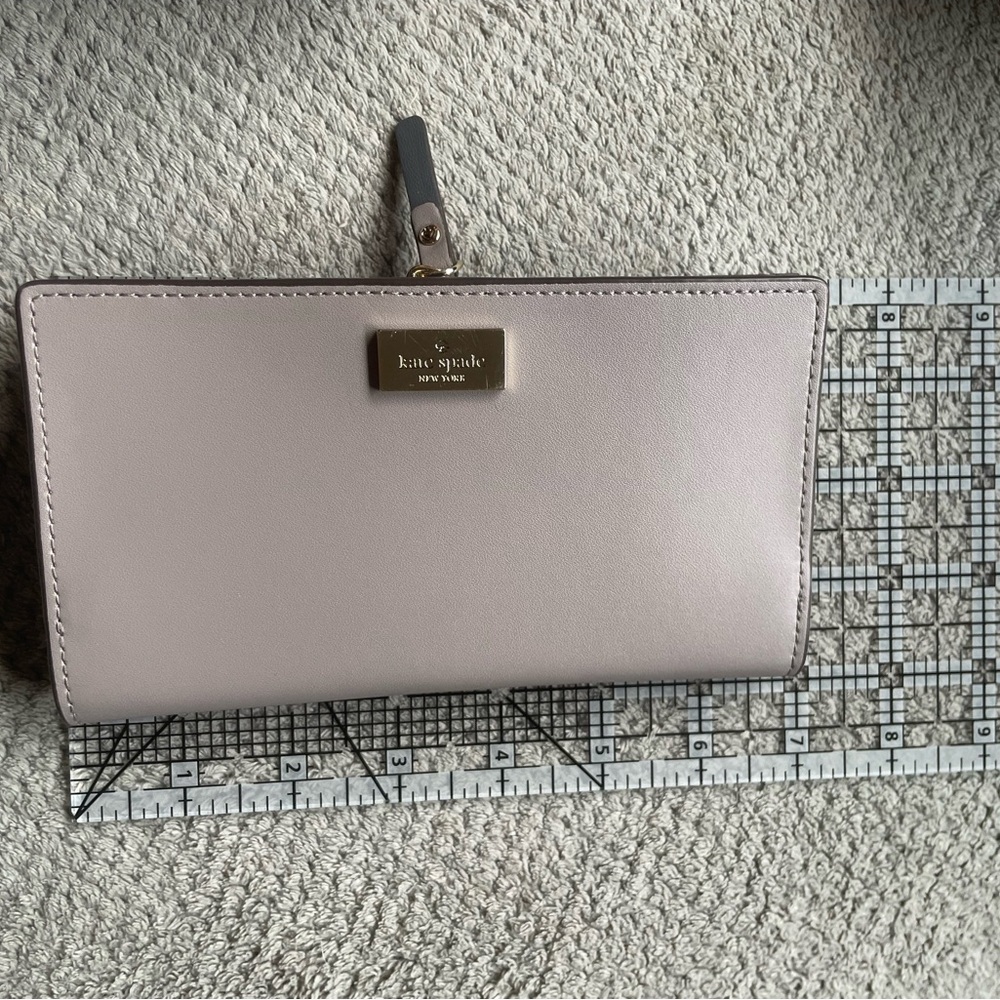 Kate Spade Cream Wallet Sleek Minimalist Design